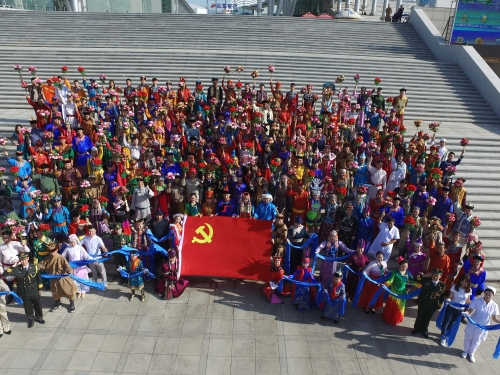 關(guān)于全面深入持久開(kāi)展民族團結進(jìn)步，創(chuàng  )建工作鑄牢中華民族共同體意識的意見(jiàn)